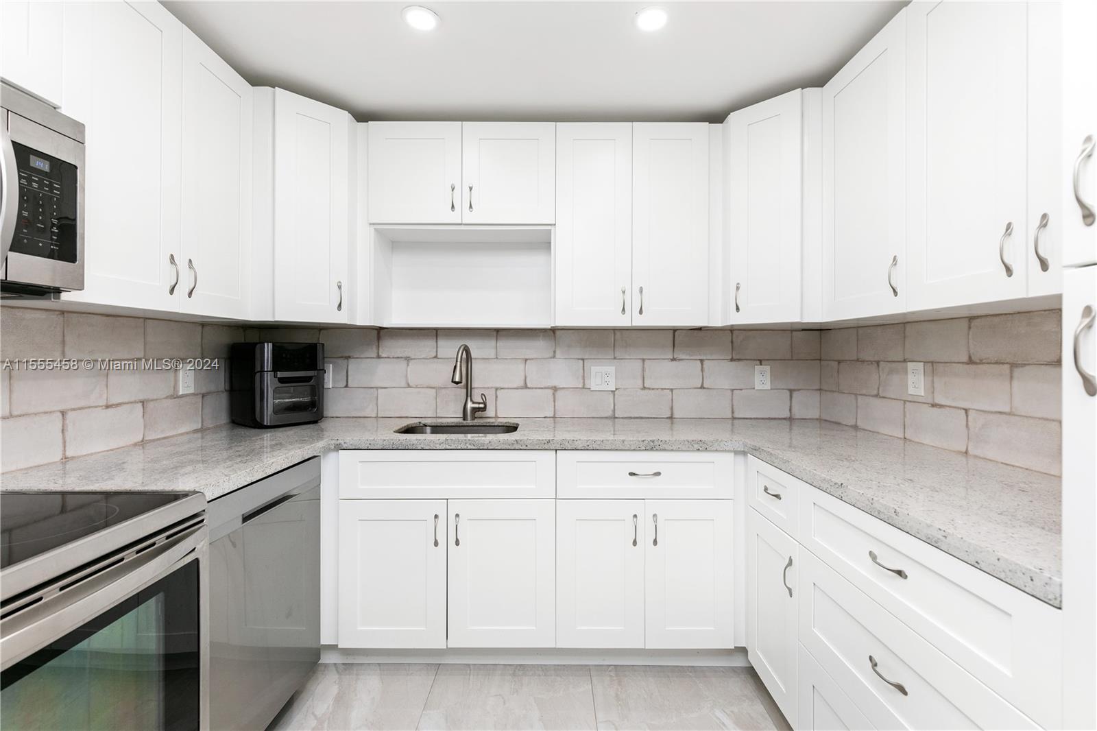 1500 S Ocean Dr 16H, Hollywood, Florida 33019, 2 Bedrooms Bedrooms, ,2 BathroomsBathrooms,Residential,For Sale,1500 S Ocean Dr 16H,A11555458