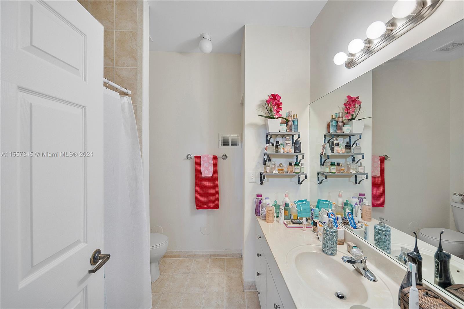 359 NE 27th Ter 103, Homestead, Florida 33033, 2 Bedrooms Bedrooms, ,2 BathroomsBathrooms,Residential,For Sale,359 NE 27th Ter 103,A11557345