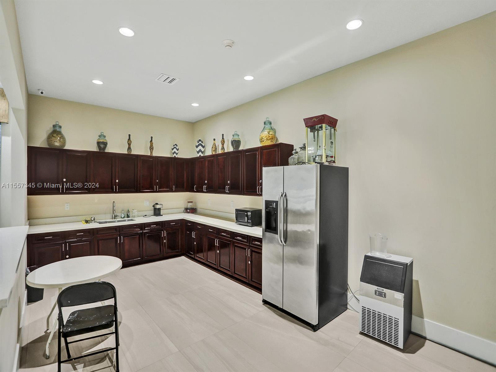 359 NE 27th Ter 103, Homestead, Florida 33033, 2 Bedrooms Bedrooms, ,2 BathroomsBathrooms,Residential,For Sale,359 NE 27th Ter 103,A11557345