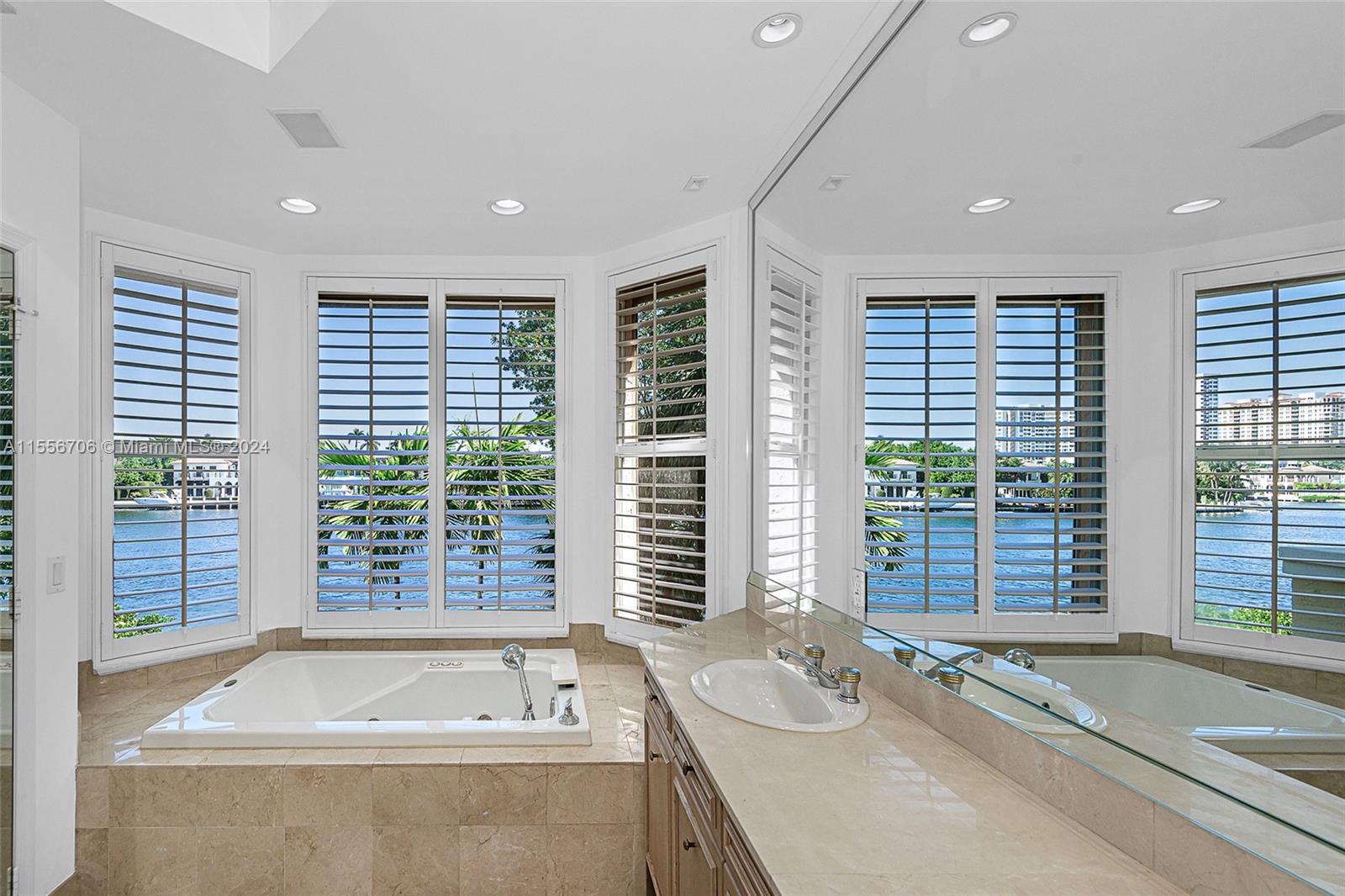 21201 NE 38th Ave 68, Aventura, Florida 33180, 4 Bedrooms Bedrooms, ,3 BathroomsBathrooms,Residential,For Sale,21201 NE 38th Ave 68,A11556706