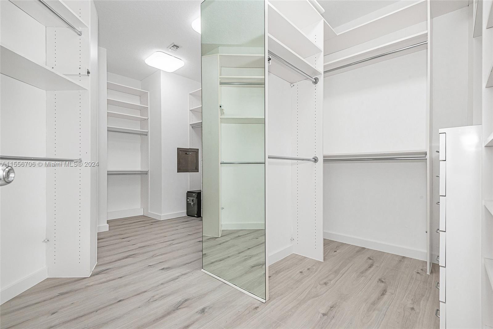 21201 NE 38th Ave 68, Aventura, Florida 33180, 4 Bedrooms Bedrooms, ,3 BathroomsBathrooms,Residential,For Sale,21201 NE 38th Ave 68,A11556706