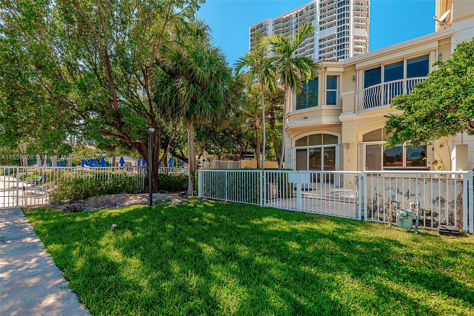 21201 NE 38th Ave 68, Aventura, Florida 33180, 4 Bedrooms Bedrooms, ,3 BathroomsBathrooms,Residential,For Sale,21201 NE 38th Ave 68,A11556706