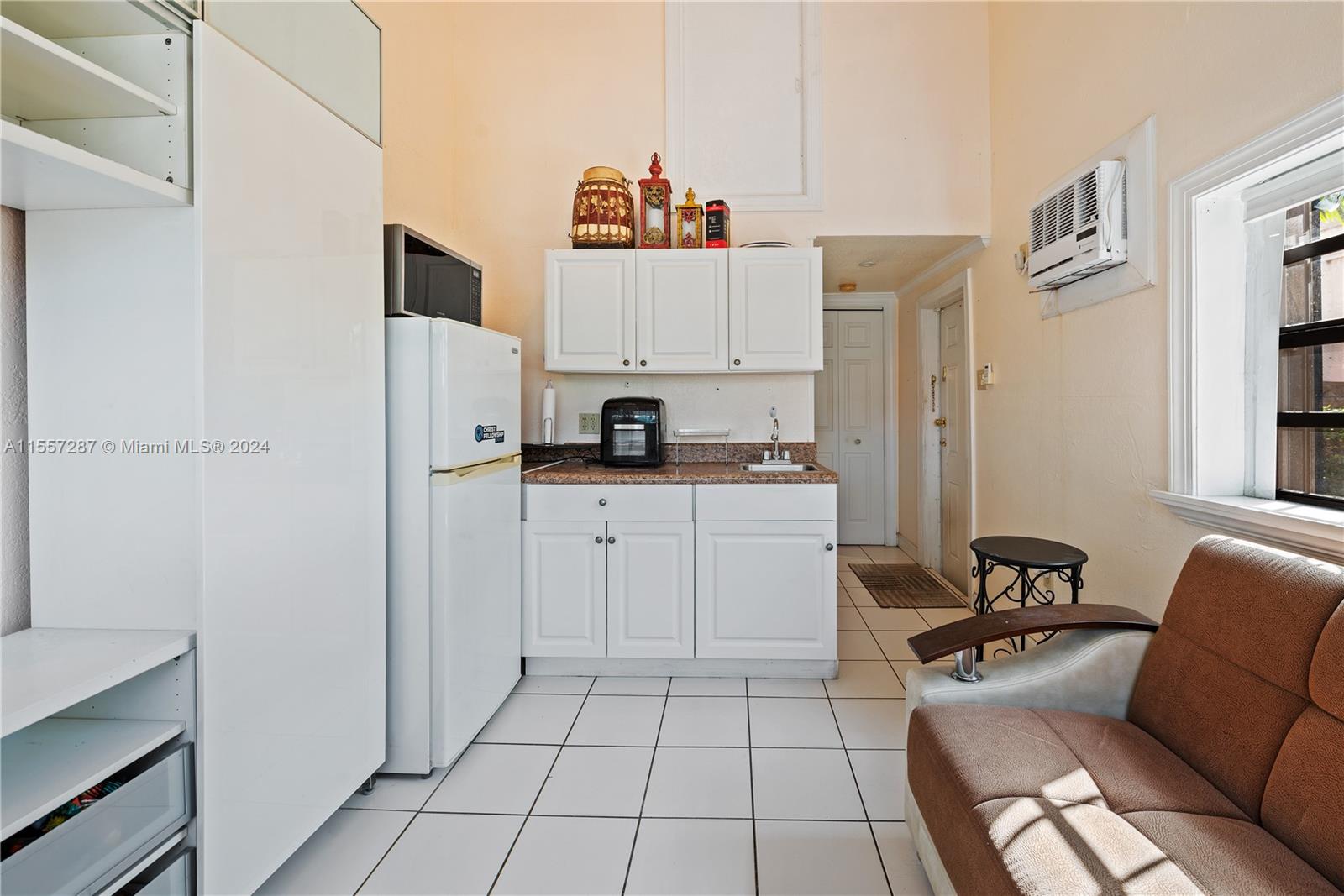 1662 SW 18th St, Miami, Florida 33145, 2 Bedrooms Bedrooms, ,1 BathroomBathrooms,Residential,For Sale,1662 SW 18th St,A11557287