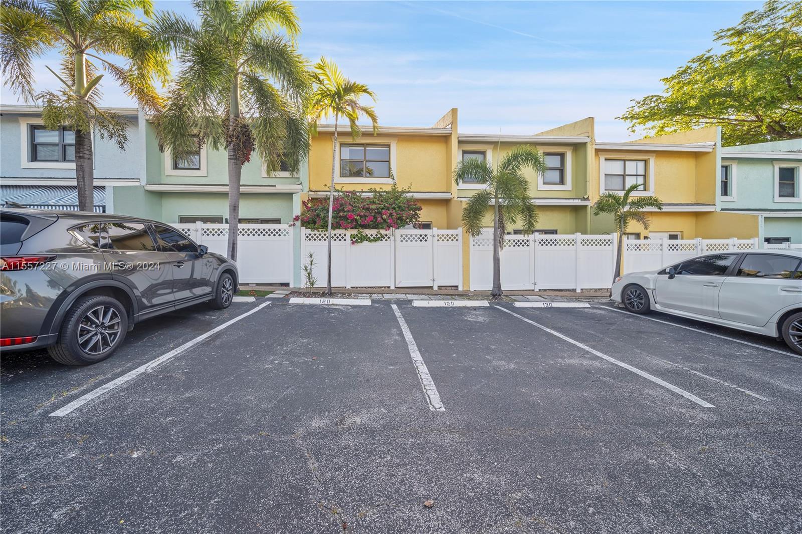120 SE 12th Ave 3, Pompano Beach, Florida 33060, 2 Bedrooms Bedrooms, ,2 BathroomsBathrooms,Residentiallease,For Rent,120 SE 12th Ave 3,A11557227