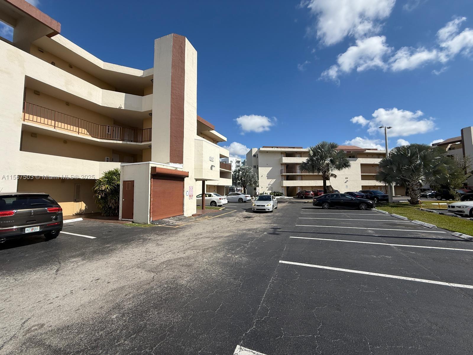 8850 Fontainebleau Blvd 404, Miami, Florida 33172, 1 Bedroom Bedrooms, ,1 BathroomBathrooms,Residential,For Sale,8850 Fontainebleau Blvd 404,A11557503