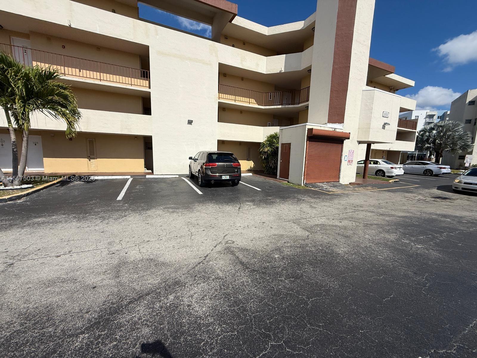 8850 Fontainebleau Blvd 404, Miami, Florida 33172, 1 Bedroom Bedrooms, ,1 BathroomBathrooms,Residential,For Sale,8850 Fontainebleau Blvd 404,A11557503