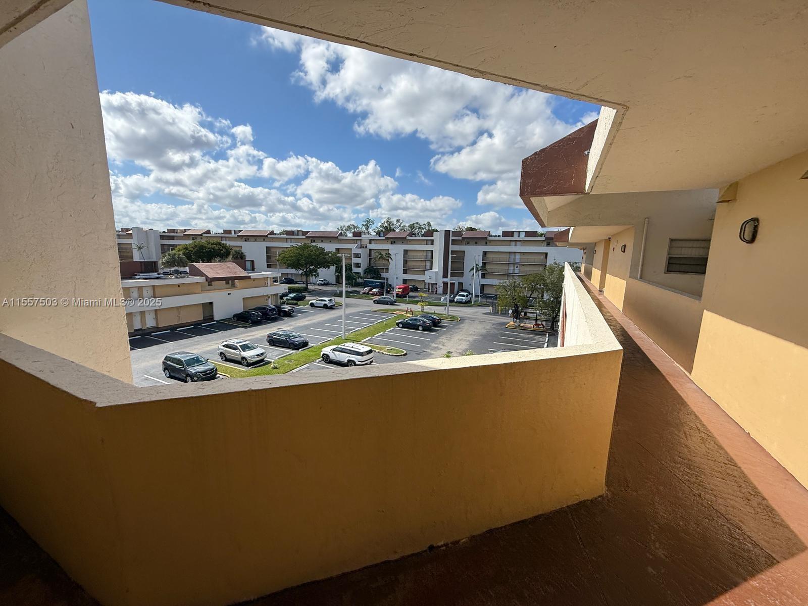 8850 Fontainebleau Blvd 404, Miami, Florida 33172, 1 Bedroom Bedrooms, ,1 BathroomBathrooms,Residential,For Sale,8850 Fontainebleau Blvd 404,A11557503