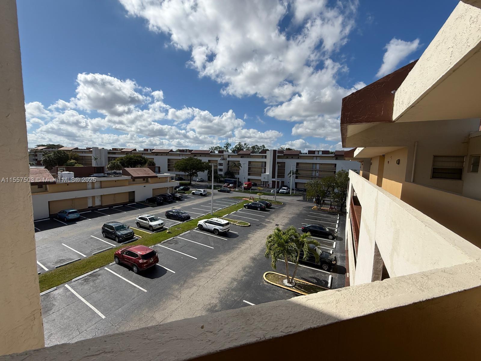 8850 Fontainebleau Blvd 404, Miami, Florida 33172, 1 Bedroom Bedrooms, ,1 BathroomBathrooms,Residential,For Sale,8850 Fontainebleau Blvd 404,A11557503