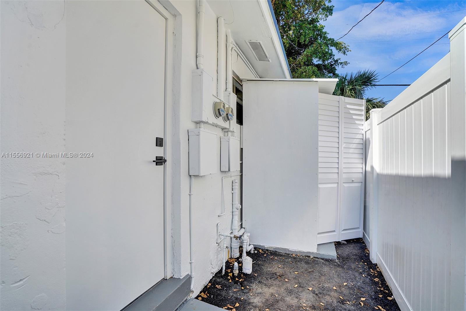 1300 NE 2nd Ave WEST, Fort Lauderdale, Florida 33304, 2 Bedrooms Bedrooms, ,1 BathroomBathrooms,Residentiallease,For Rent,1300 NE 2nd Ave WEST,A11556921