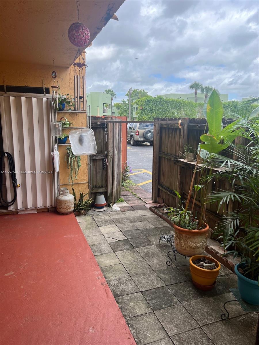 10893 NW 7th St 11-27, Miami, Florida 33172, 3 Bedrooms Bedrooms, ,2 BathroomsBathrooms,Residentiallease,For Rent,10893 NW 7th St 11-27,A11557542