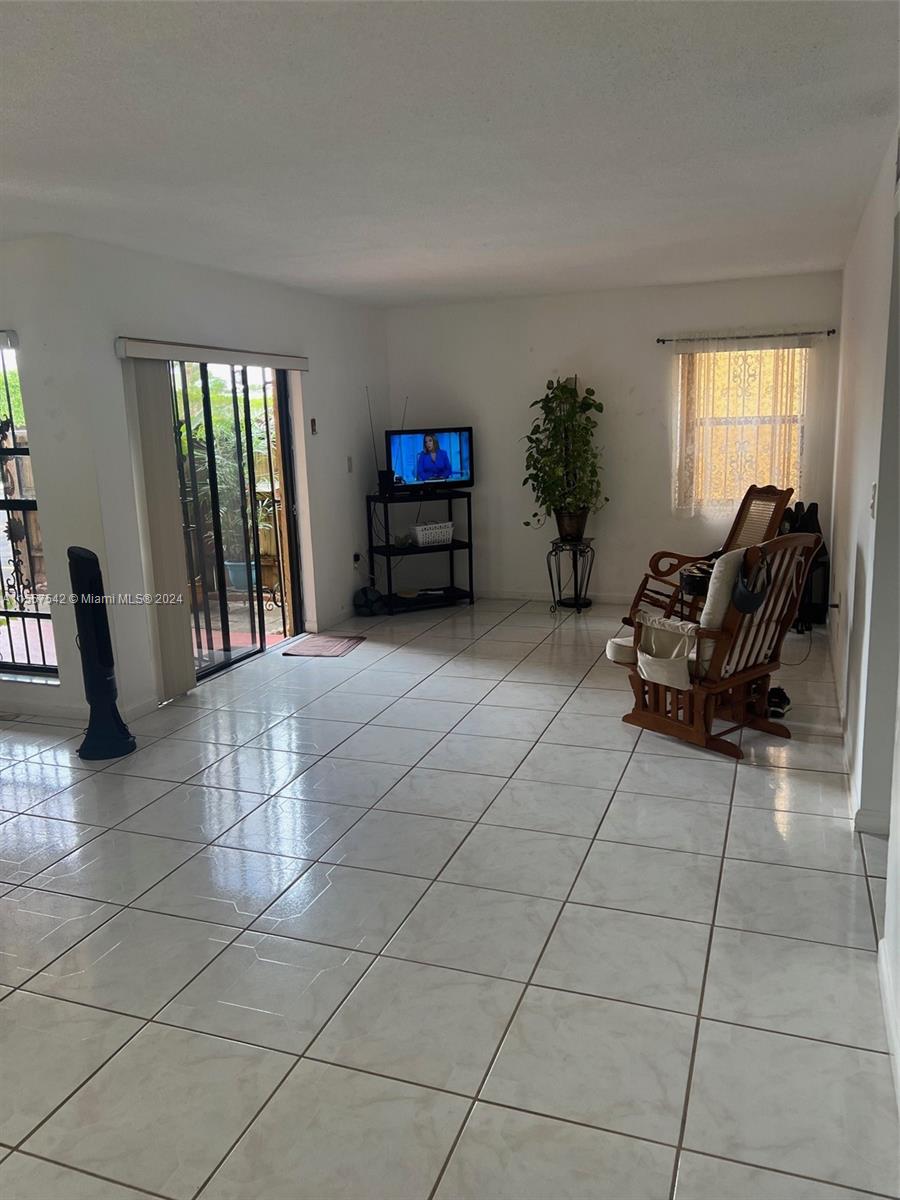 10893 NW 7th St 11-27, Miami, Florida 33172, 3 Bedrooms Bedrooms, ,2 BathroomsBathrooms,Residentiallease,For Rent,10893 NW 7th St 11-27,A11557542