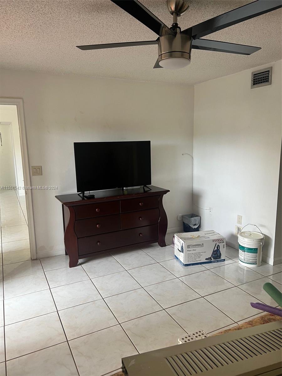 10893 NW 7th St 11-27, Miami, Florida 33172, 3 Bedrooms Bedrooms, ,2 BathroomsBathrooms,Residentiallease,For Rent,10893 NW 7th St 11-27,A11557542