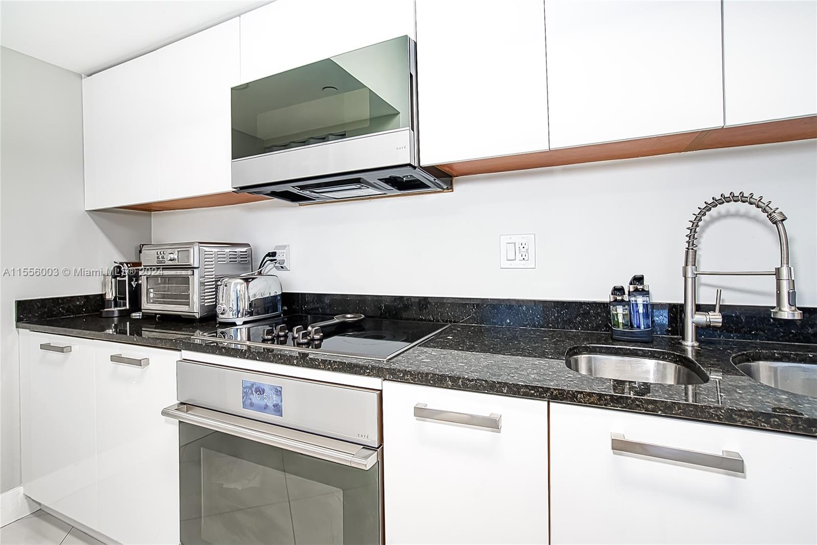 3131 NE 188th St 1-1104, Aventura, Florida 33180, 2 Bedrooms Bedrooms, ,2 BathroomsBathrooms,Residential,For Sale,3131 NE 188th St 1-1104,A11556003