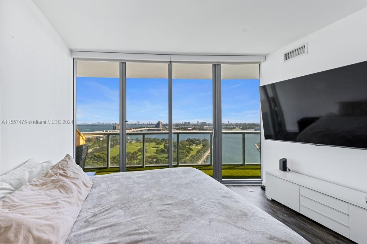 888 Biscayne Blvd 1809, Miami, Florida 33132, 2 Bedrooms Bedrooms, ,2 BathroomsBathrooms,Residentiallease,For Rent,888 Biscayne Blvd 1809,A11557475