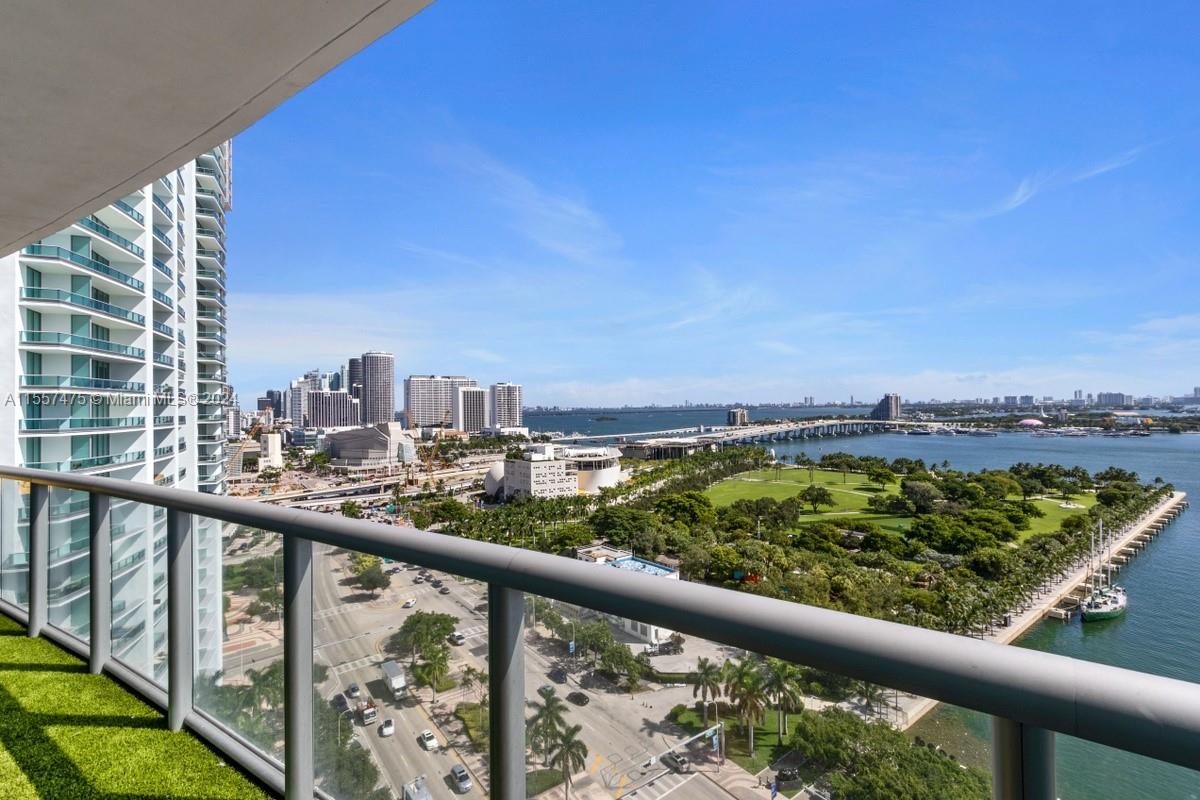 888 Biscayne Blvd 1809, Miami, Florida 33132, 2 Bedrooms Bedrooms, ,2 BathroomsBathrooms,Residentiallease,For Rent,888 Biscayne Blvd 1809,A11557475