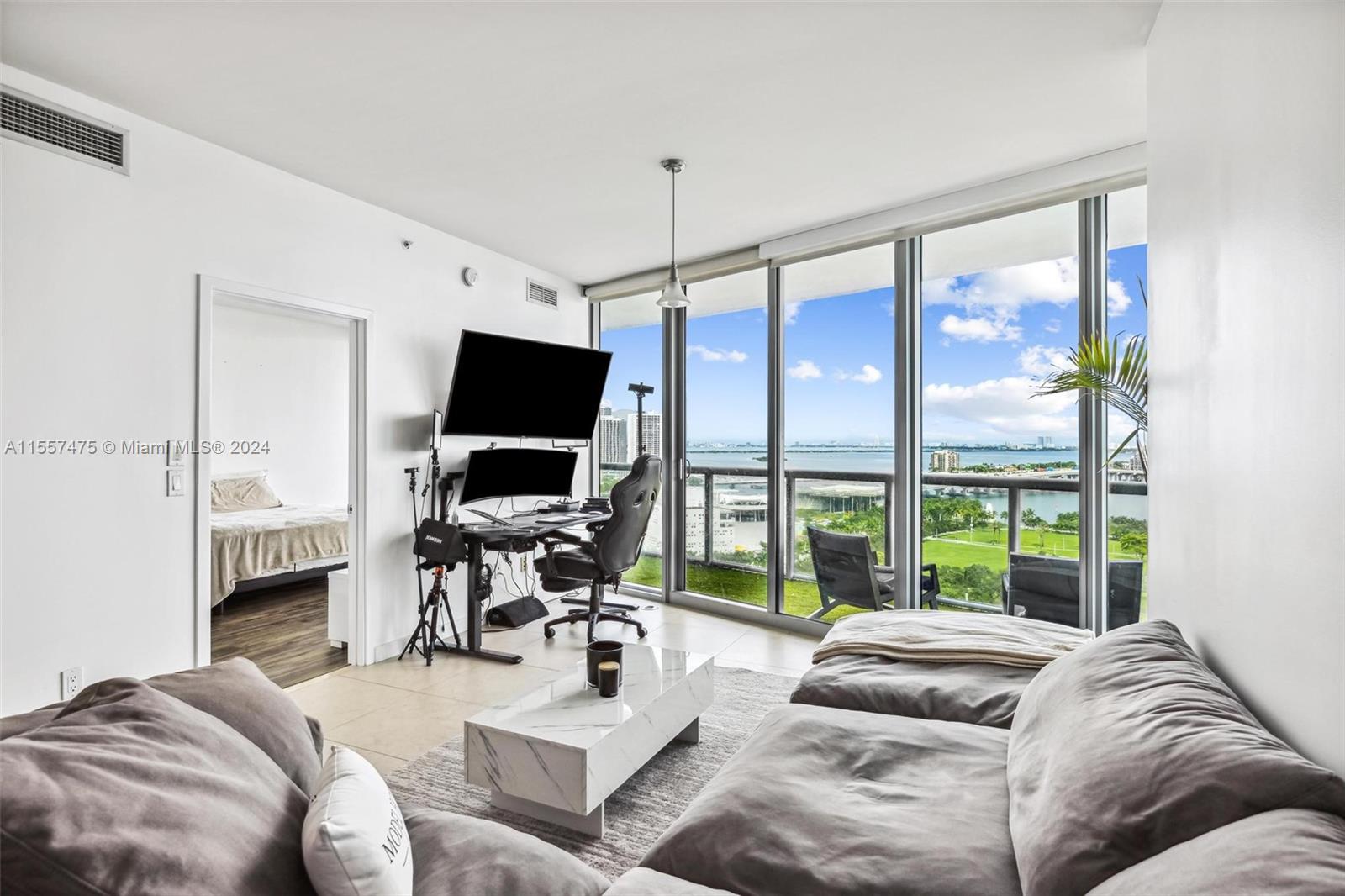 888 Biscayne Blvd 1809, Miami, Florida 33132, 2 Bedrooms Bedrooms, ,2 BathroomsBathrooms,Residentiallease,For Rent,888 Biscayne Blvd 1809,A11557475