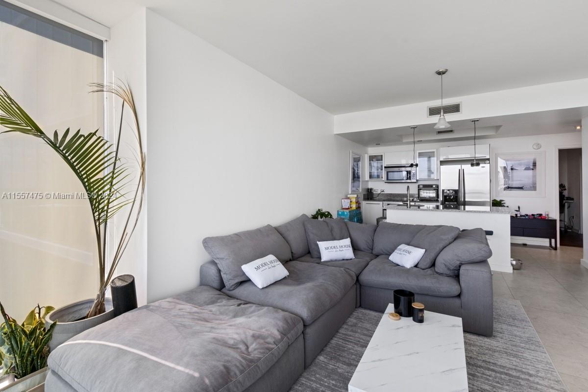 888 Biscayne Blvd 1809, Miami, Florida 33132, 2 Bedrooms Bedrooms, ,2 BathroomsBathrooms,Residentiallease,For Rent,888 Biscayne Blvd 1809,A11557475