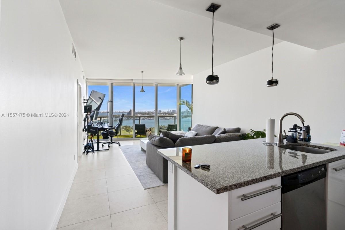 888 Biscayne Blvd 1809, Miami, Florida 33132, 2 Bedrooms Bedrooms, ,2 BathroomsBathrooms,Residentiallease,For Rent,888 Biscayne Blvd 1809,A11557475