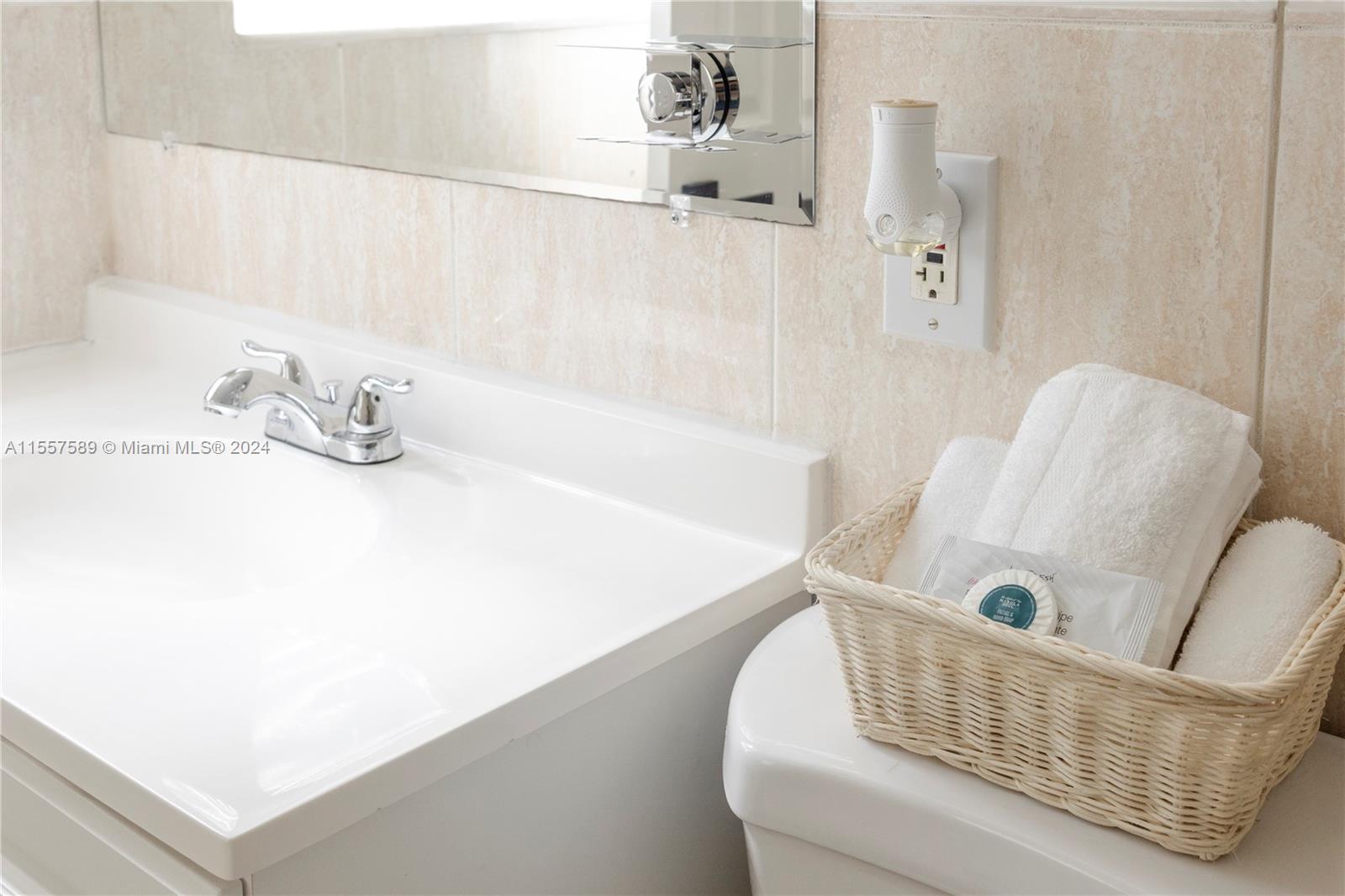 2565 NE 214th St 0, Miami, Florida 33180, 5 Bedrooms Bedrooms, ,2 BathroomsBathrooms,Residentiallease,For Rent,2565 NE 214th St 0,A11557589