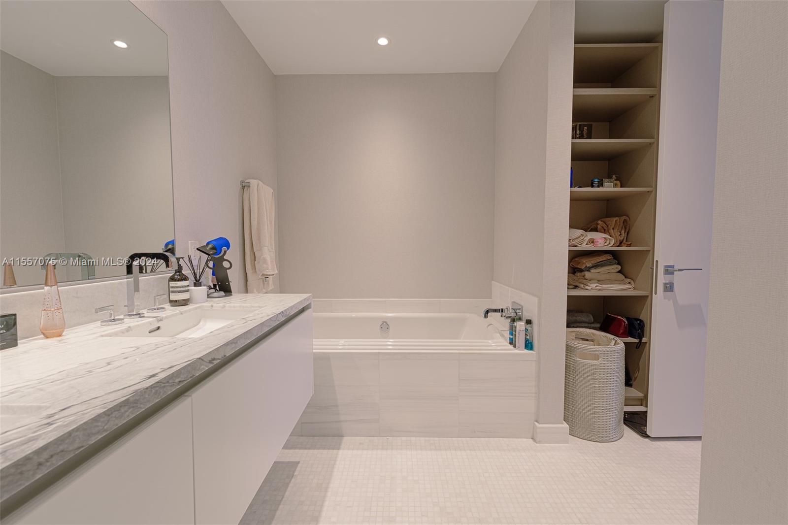 700 NE 26th Ter 4901, Miami, Florida 33137, 4 Bedrooms Bedrooms, ,4 BathroomsBathrooms,Residentiallease,For Rent,700 NE 26th Ter 4901,A11557075