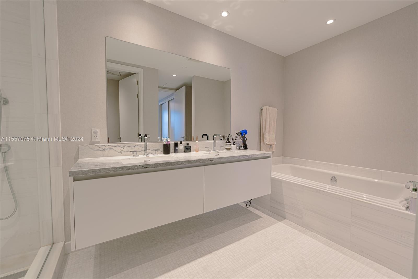 700 NE 26th Ter 4901, Miami, Florida 33137, 4 Bedrooms Bedrooms, ,4 BathroomsBathrooms,Residentiallease,For Rent,700 NE 26th Ter 4901,A11557075