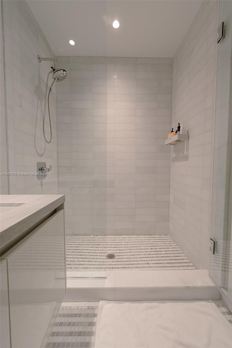 700 NE 26th Ter 4901, Miami, Florida 33137, 4 Bedrooms Bedrooms, ,4 BathroomsBathrooms,Residentiallease,For Rent,700 NE 26th Ter 4901,A11557075