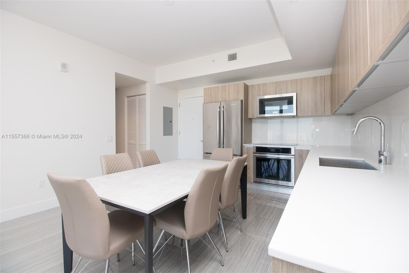 2960 NE 207th St 716, Aventura, Florida 33180, 2 Bedrooms Bedrooms, ,2 BathroomsBathrooms,Residentiallease,For Rent,2960 NE 207th St 716,A11557366