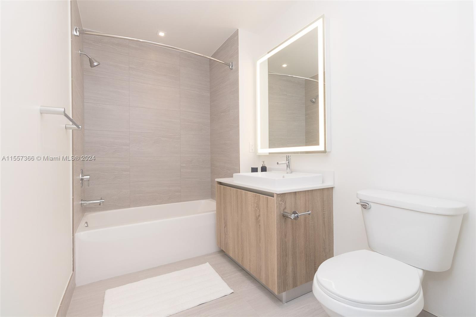 2960 NE 207th St 716, Aventura, Florida 33180, 2 Bedrooms Bedrooms, ,2 BathroomsBathrooms,Residentiallease,For Rent,2960 NE 207th St 716,A11557366