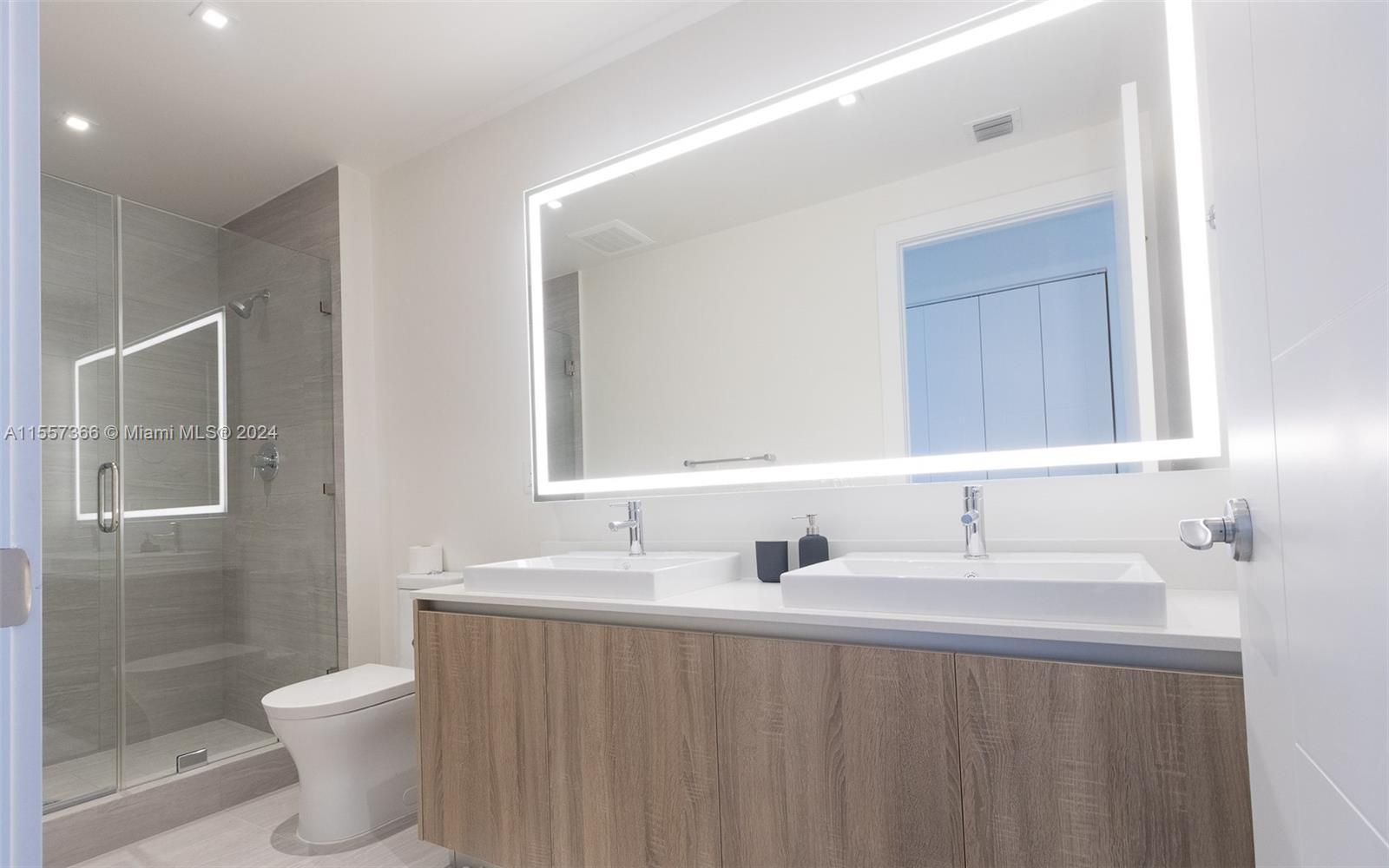 2960 NE 207th St 716, Aventura, Florida 33180, 2 Bedrooms Bedrooms, ,2 BathroomsBathrooms,Residentiallease,For Rent,2960 NE 207th St 716,A11557366