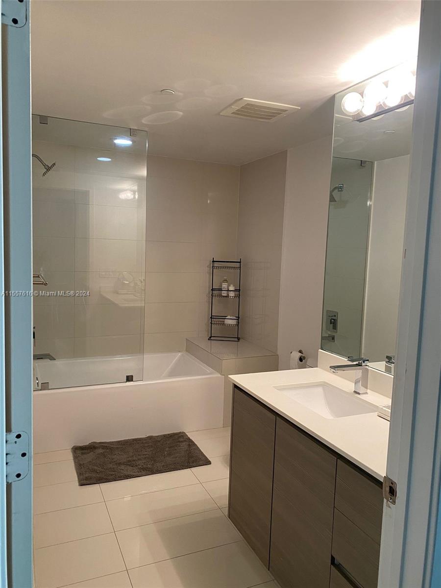 460 NE 28th St 2807, Miami, Florida 33137, 2 Bedrooms Bedrooms, ,2 BathroomsBathrooms,Residentiallease,For Rent,460 NE 28th St 2807,A11557616