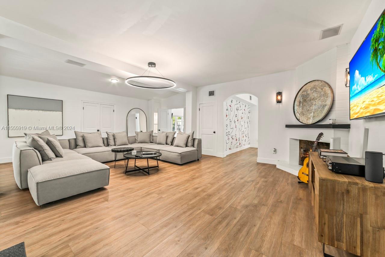 5968 NE 6th Ct, Miami, Florida 33137, 3 Bedrooms Bedrooms, ,4 BathroomsBathrooms,Residentiallease,For Rent,5968 NE 6th Ct,A11555919