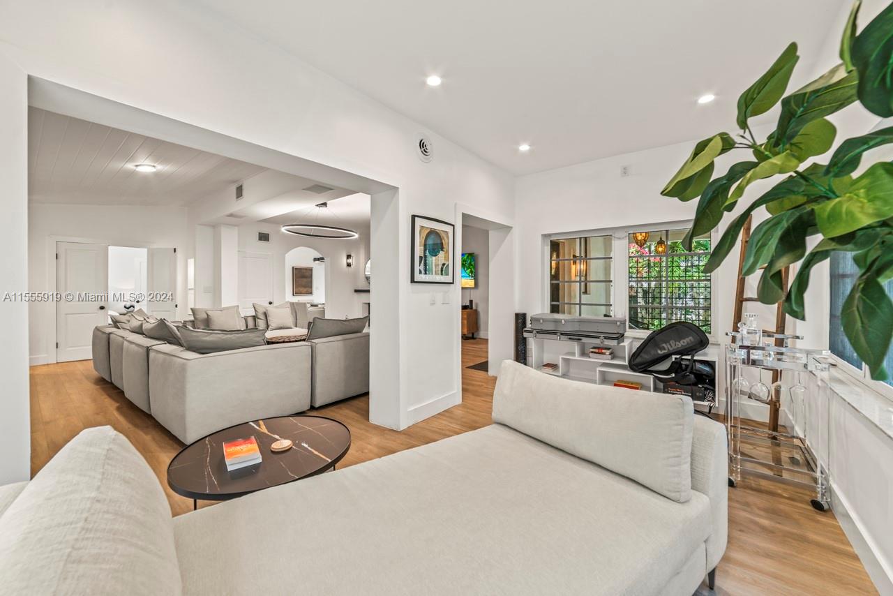 5968 NE 6th Ct, Miami, Florida 33137, 3 Bedrooms Bedrooms, ,4 BathroomsBathrooms,Residentiallease,For Rent,5968 NE 6th Ct,A11555919