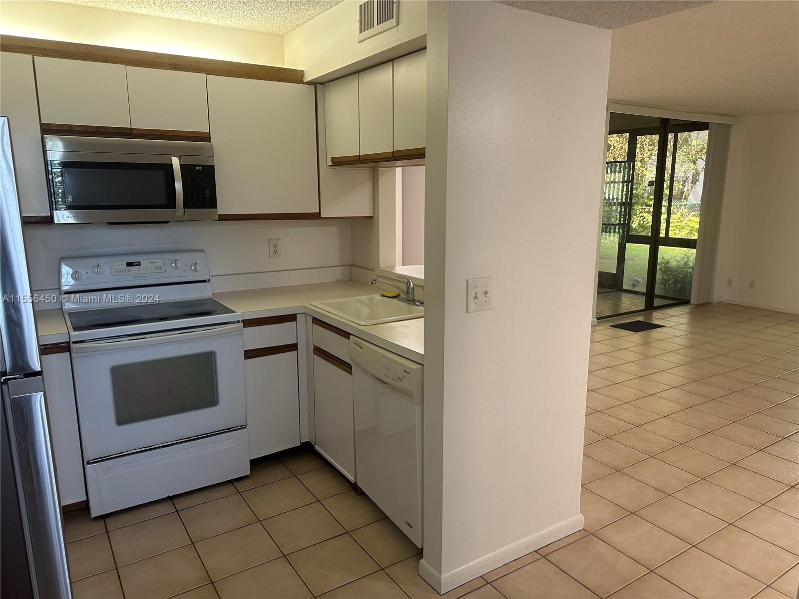 10791 NW 14th Street 290, Plantation, Florida 33322, 3 Bedrooms Bedrooms, ,2 BathroomsBathrooms,Residentiallease,For Rent,10791 NW 14th Street 290,A11556450