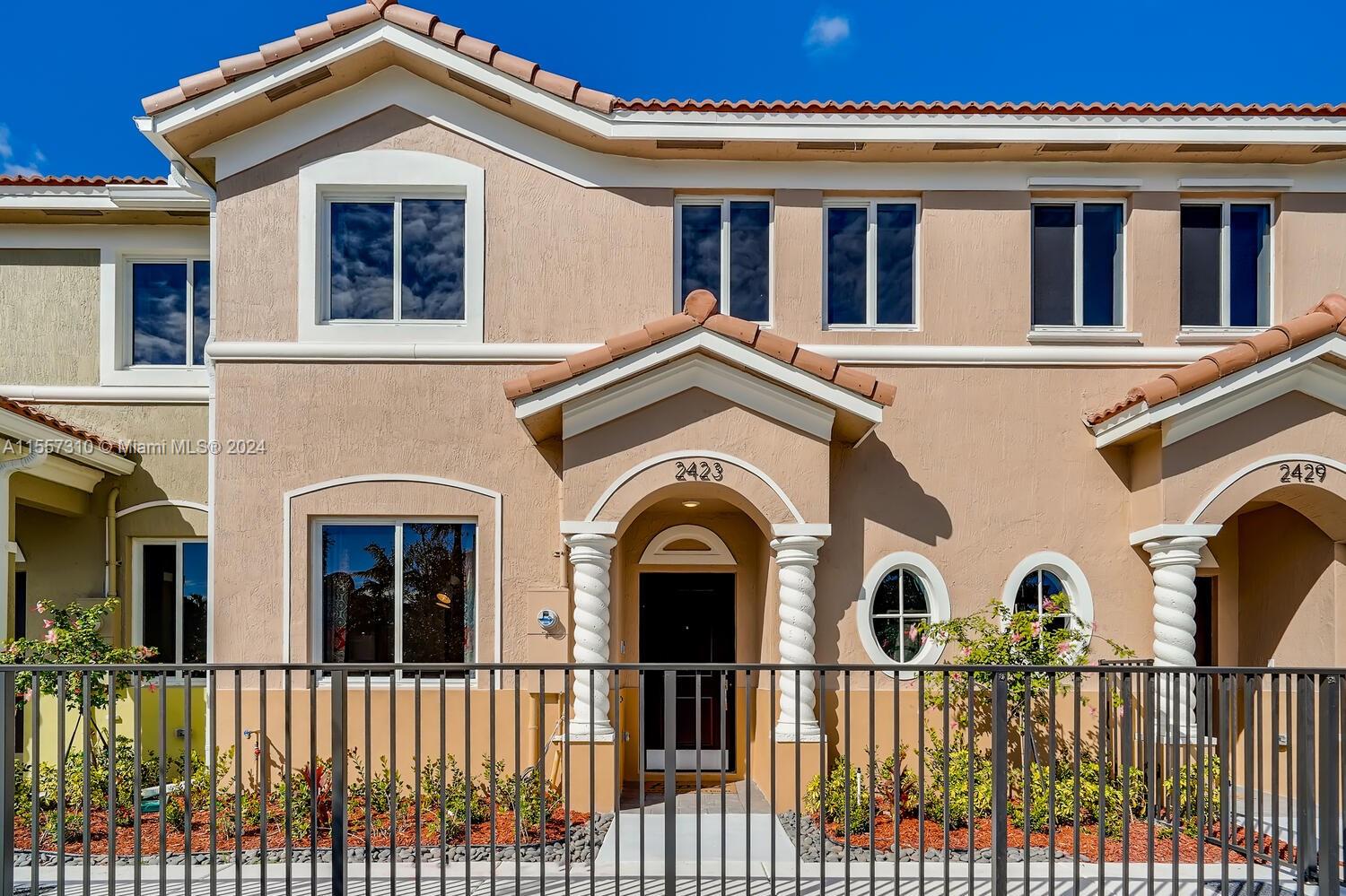 2325 SE 10th St 2325, Homestead, Florida 33035, 4 Bedrooms Bedrooms, ,3 BathroomsBathrooms,Residential,For Sale,2325 SE 10th St 2325,A11557310