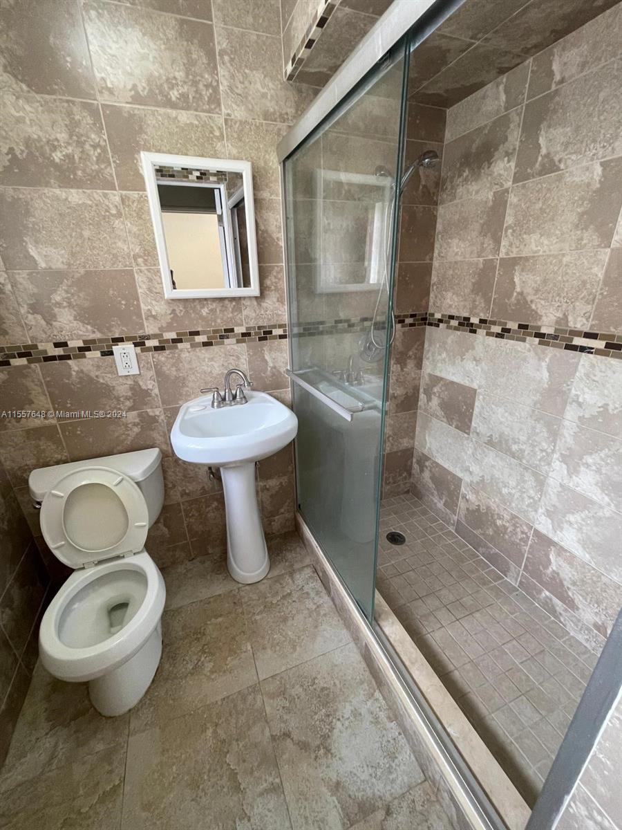 625 S 20th Ave 3, Hollywood, Florida 33020, ,1 BathroomBathrooms,Residentiallease,For Rent,625 S 20th Ave 3,A11557648