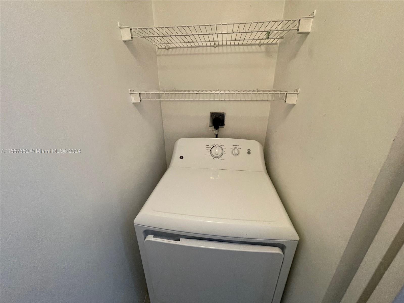 6851 SW 44th St 201, Miami, Florida 33155, 3 Bedrooms Bedrooms, ,2 BathroomsBathrooms,Residentiallease,For Rent,6851 SW 44th St 201,A11557652