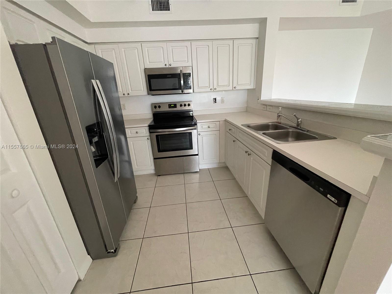 6851 SW 44th St 106, Miami, Florida 33155, 2 Bedrooms Bedrooms, ,2 BathroomsBathrooms,Residentiallease,For Rent,6851 SW 44th St 106,A11557665