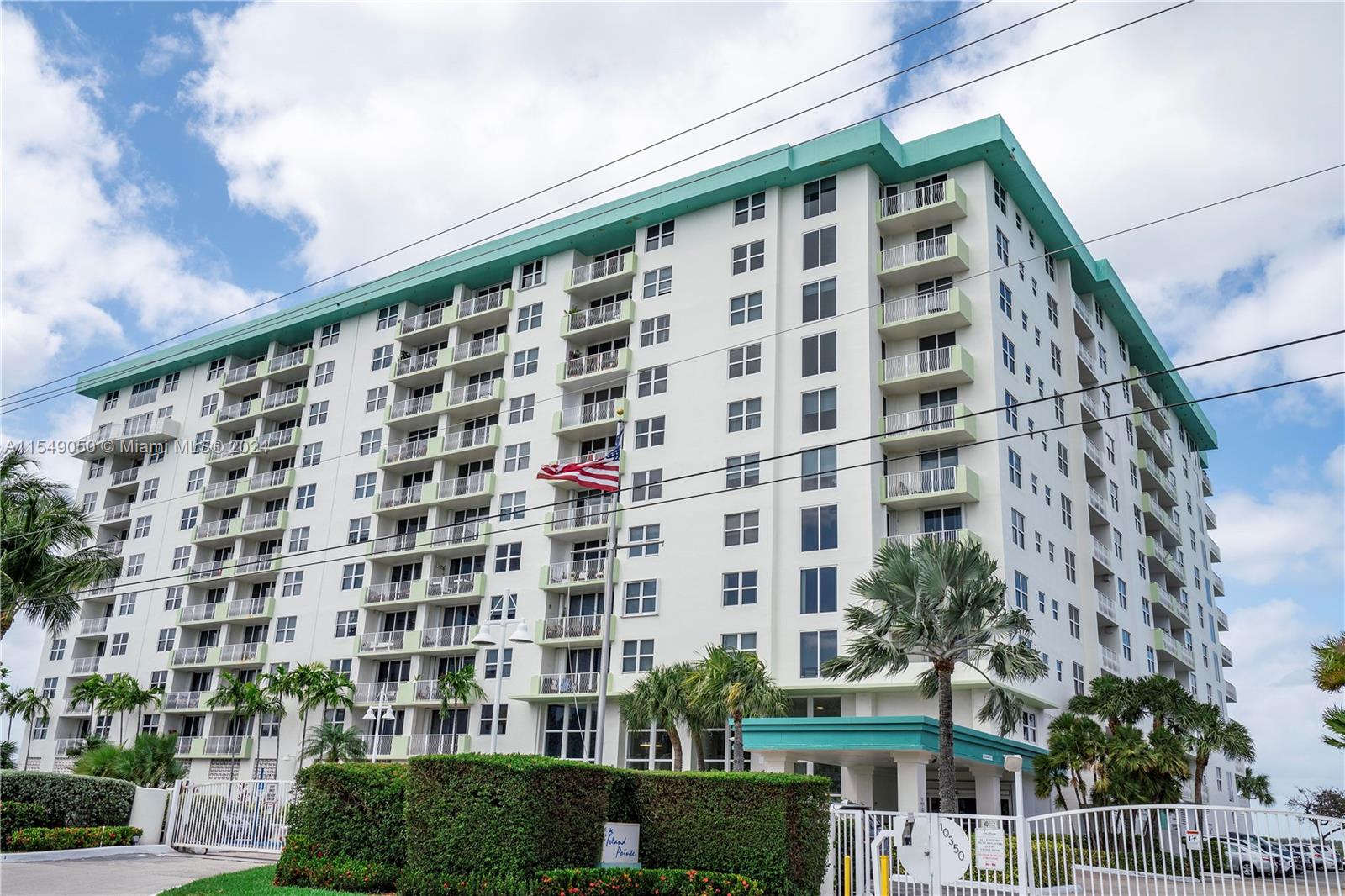 10350 W Bay Harbor Dr 4V, Bay Harbor Islands, Florida 33154, 1 Bedroom Bedrooms, ,1 BathroomBathrooms,Residential,For Sale,10350 W Bay Harbor Dr 4V,A11549050