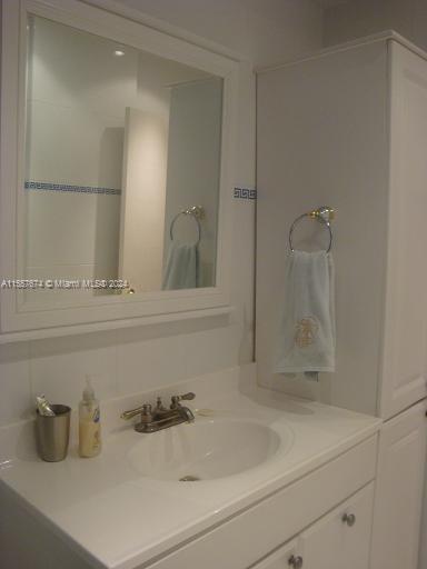 5401 E Collins Ave 512, Miami Beach, Florida 33140, 2 Bedrooms Bedrooms, ,2 BathroomsBathrooms,Residentiallease,For Rent,5401 E Collins Ave 512,A11557674