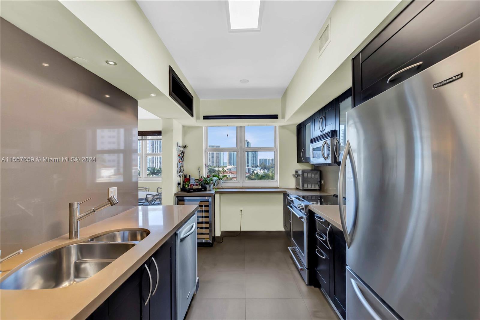 20000 E Country Club Dr 611, Aventura, Florida 33180, 3 Bedrooms Bedrooms, ,3 BathroomsBathrooms,Residential,For Sale,20000 E Country Club Dr 611,A11557659