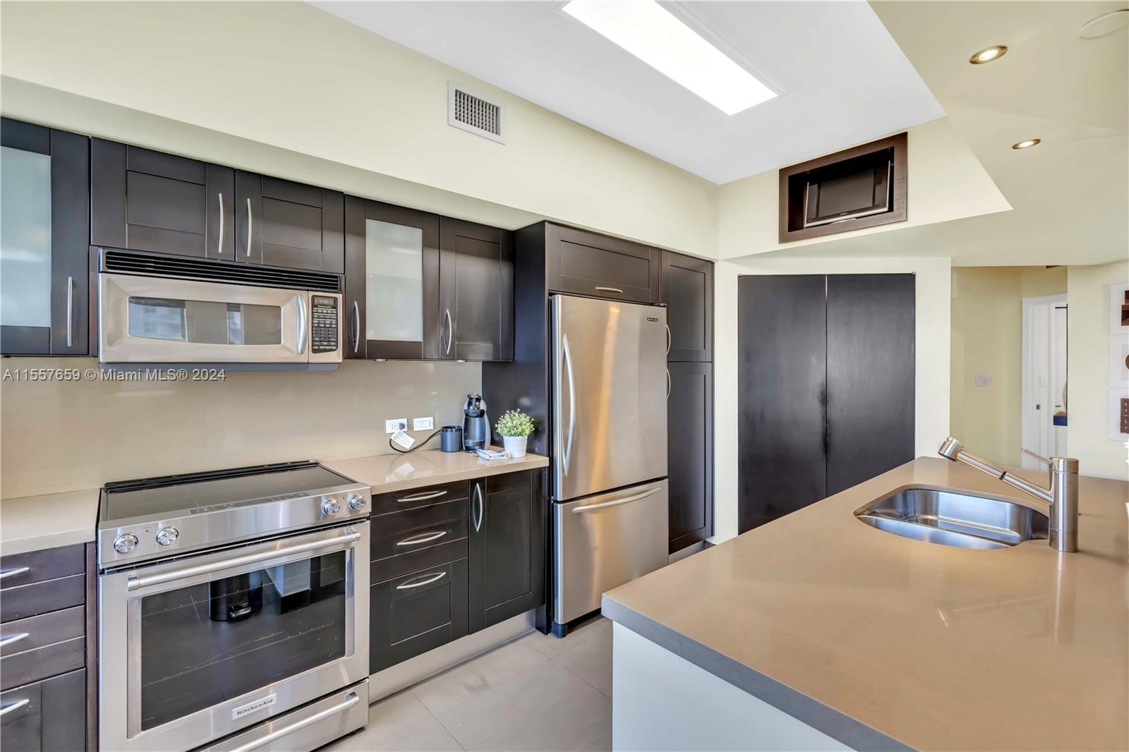 20000 E Country Club Dr 611, Aventura, Florida 33180, 3 Bedrooms Bedrooms, ,3 BathroomsBathrooms,Residential,For Sale,20000 E Country Club Dr 611,A11557659