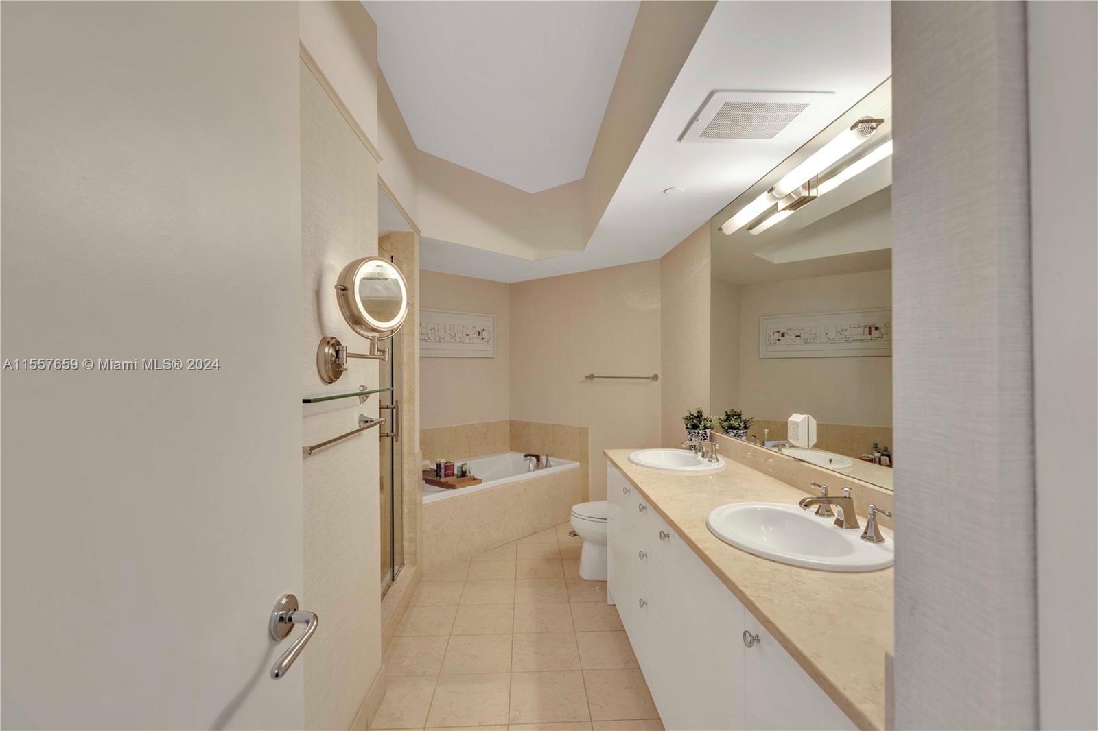 20000 E Country Club Dr 611, Aventura, Florida 33180, 3 Bedrooms Bedrooms, ,3 BathroomsBathrooms,Residential,For Sale,20000 E Country Club Dr 611,A11557659