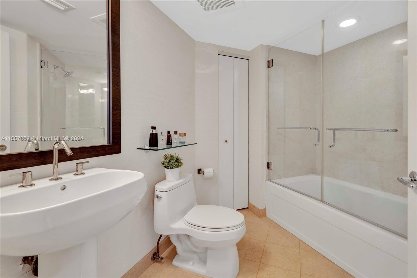 20000 E Country Club Dr 611, Aventura, Florida 33180, 3 Bedrooms Bedrooms, ,3 BathroomsBathrooms,Residential,For Sale,20000 E Country Club Dr 611,A11557659