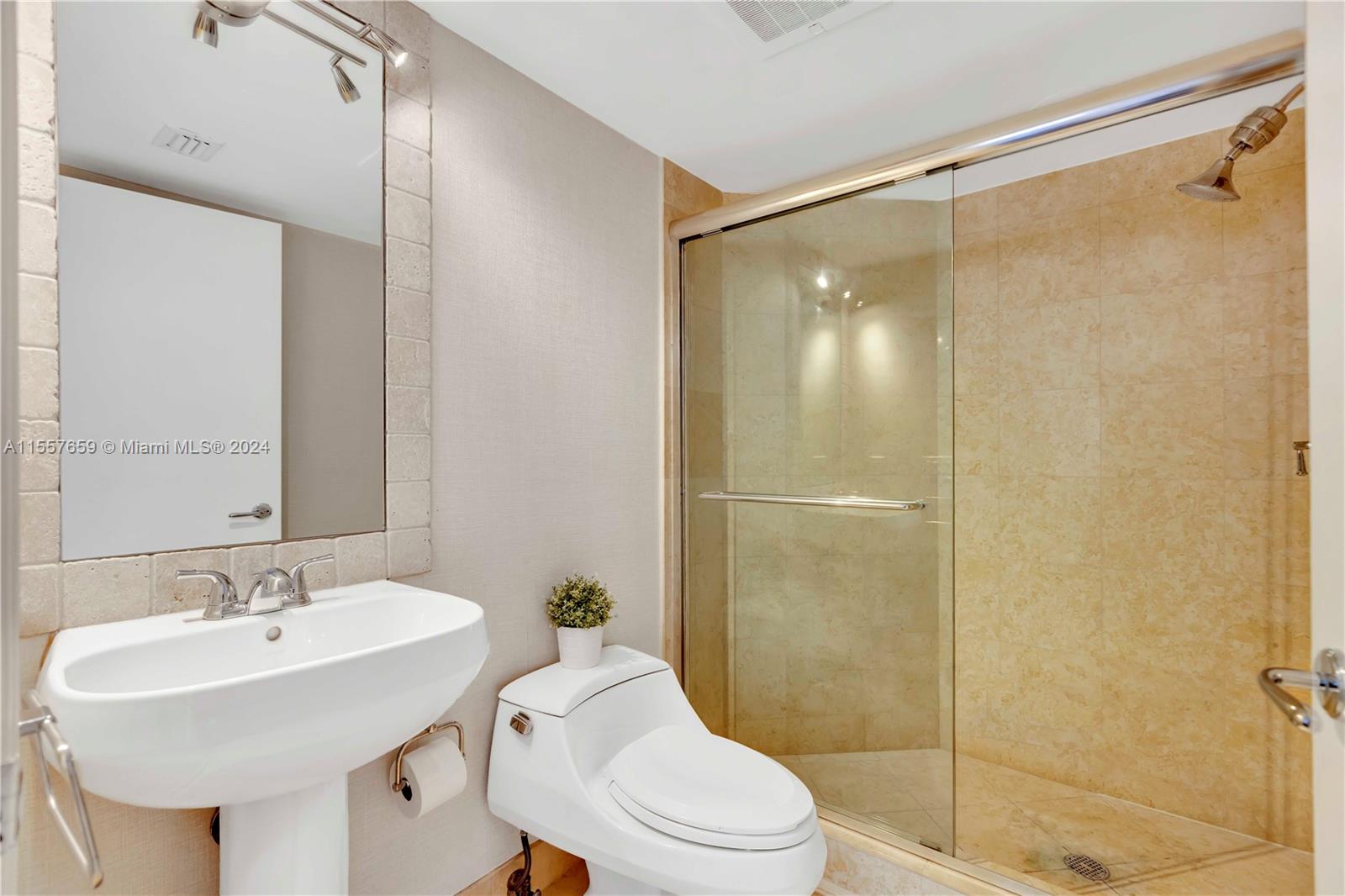 20000 E Country Club Dr 611, Aventura, Florida 33180, 3 Bedrooms Bedrooms, ,3 BathroomsBathrooms,Residential,For Sale,20000 E Country Club Dr 611,A11557659