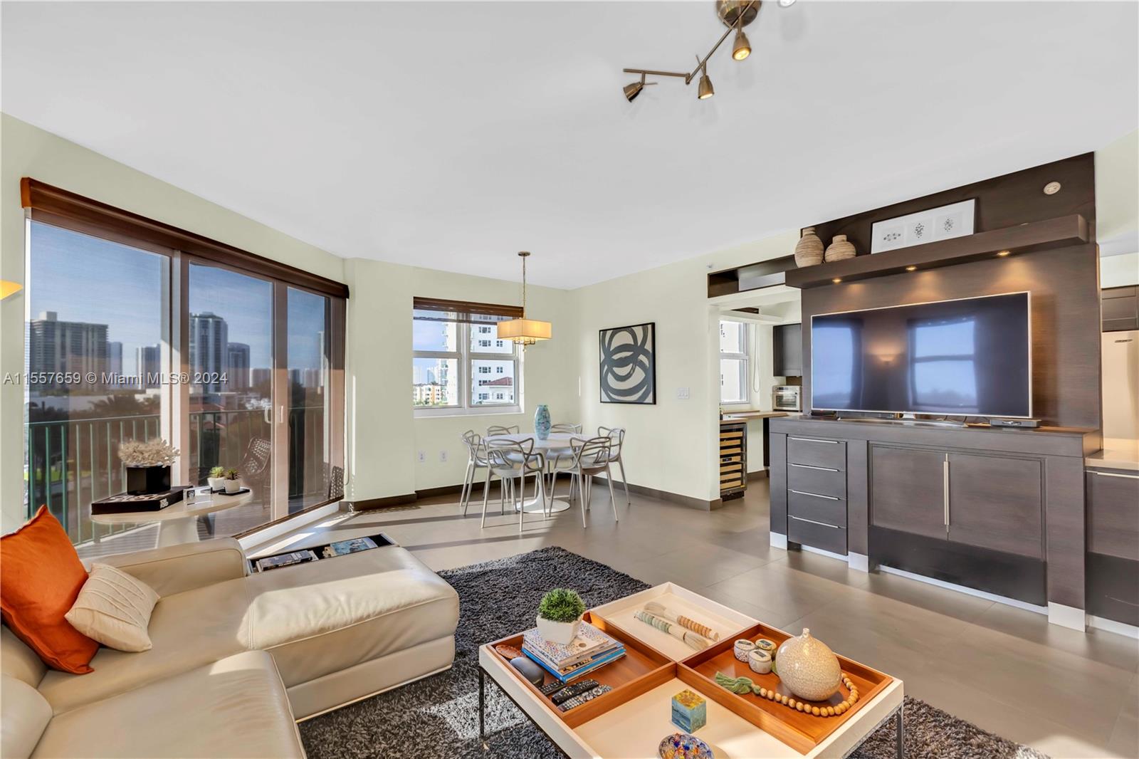 20000 E Country Club Dr 611, Aventura, Florida 33180, 3 Bedrooms Bedrooms, ,3 BathroomsBathrooms,Residential,For Sale,20000 E Country Club Dr 611,A11557659