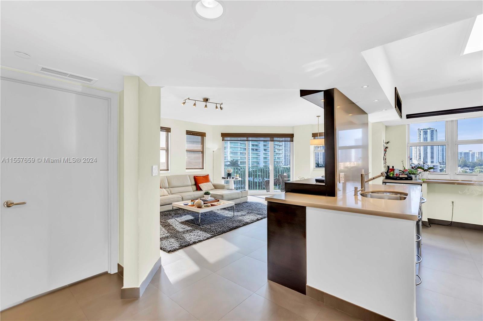 20000 E Country Club Dr 611, Aventura, Florida 33180, 3 Bedrooms Bedrooms, ,3 BathroomsBathrooms,Residential,For Sale,20000 E Country Club Dr 611,A11557659