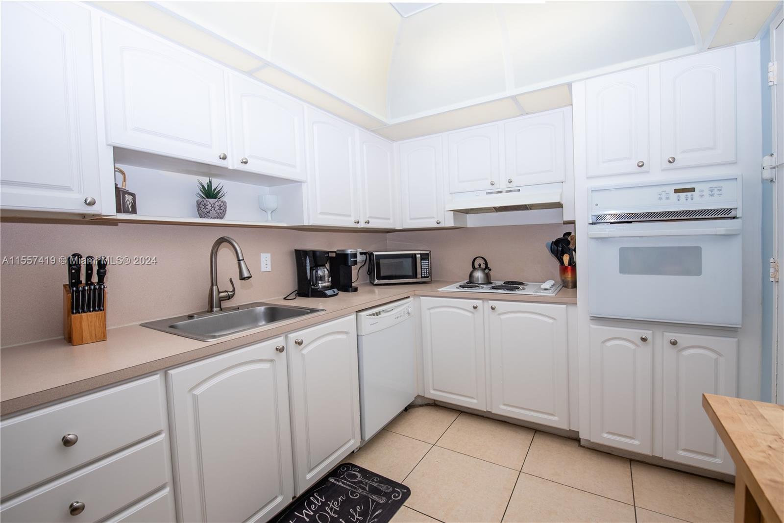 3901 OCEAN DR 9P, Hollywood, Florida 33019, 2 Bedrooms Bedrooms, ,2 BathroomsBathrooms,Residentiallease,For Rent,3901 OCEAN DR 9P,A11557419