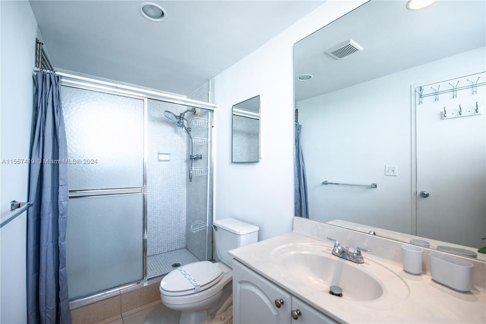 3901 OCEAN DR 9P, Hollywood, Florida 33019, 2 Bedrooms Bedrooms, ,2 BathroomsBathrooms,Residentiallease,For Rent,3901 OCEAN DR 9P,A11557419