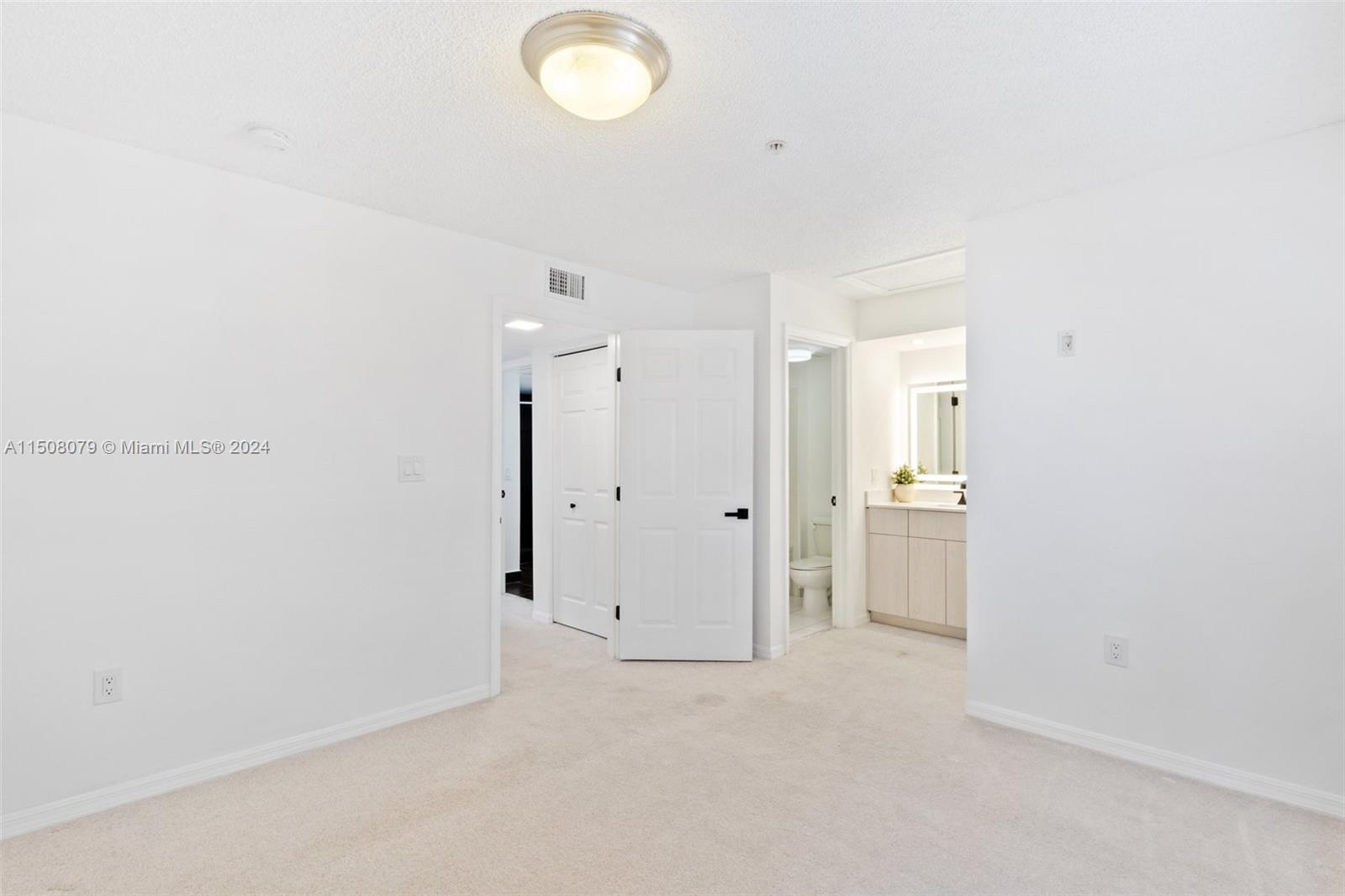 2831 NE 185th St 604, Aventura, Florida 33180, 2 Bedrooms Bedrooms, ,2 BathroomsBathrooms,Residential,For Sale,2831 NE 185th St 604,A11508079