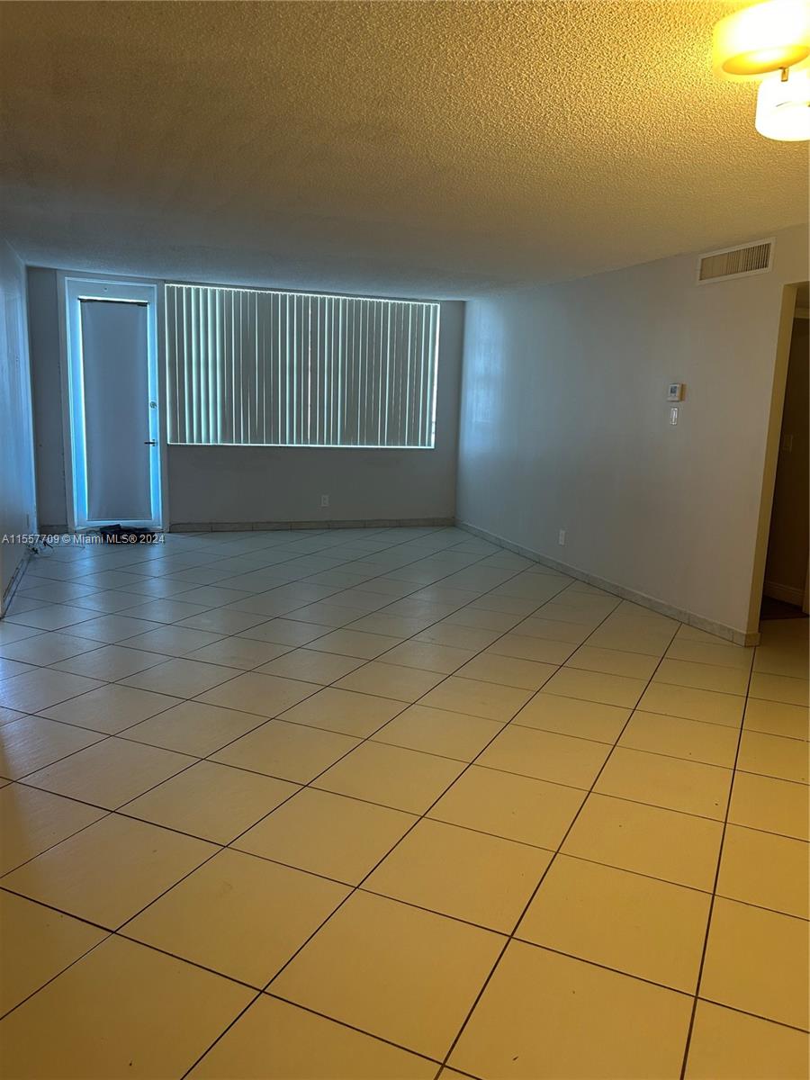 6770 Indian Creek Dr 14P, Miami Beach, Florida 33141, 2 Bedrooms Bedrooms, ,2 BathroomsBathrooms,Residentiallease,For Rent,6770 Indian Creek Dr 14P,A11557709